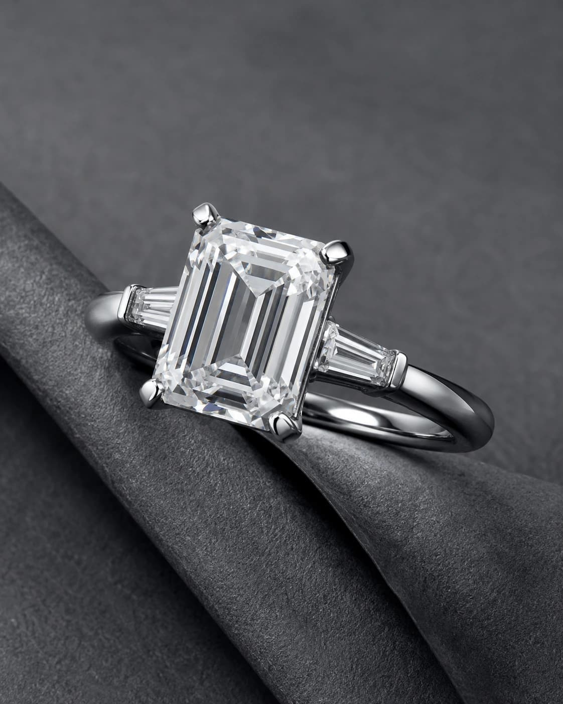 Verlobungsring mit Diamant
